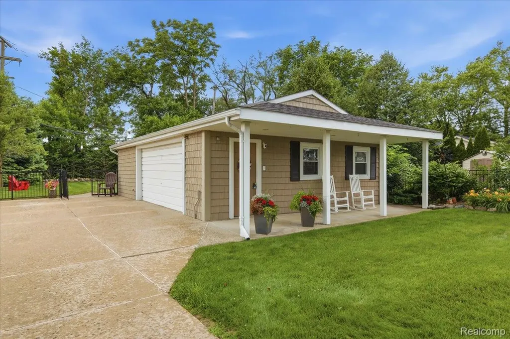 1917 Clawson Avenue Royal Oak City MI 48073