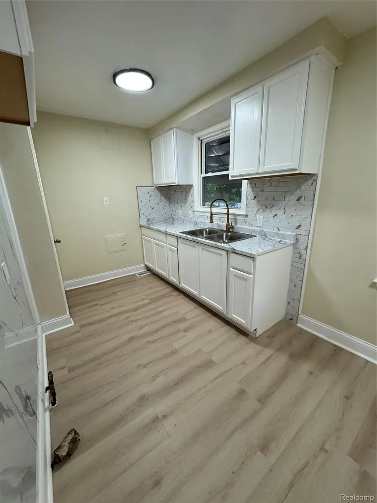 10487 Duprey Street Detroit City MI 48224