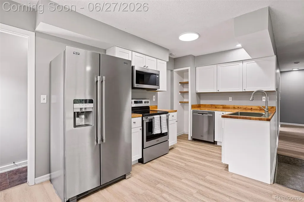 120 S Marie Street Westland City MI 48186