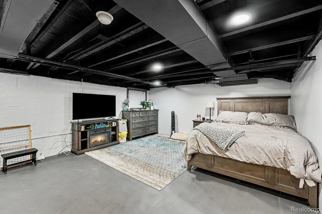 8215 Clinton River Road Sterling Heights City MI 48314