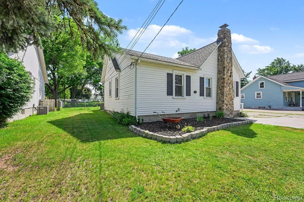 8215 Clinton River Road Sterling Heights City MI 48314