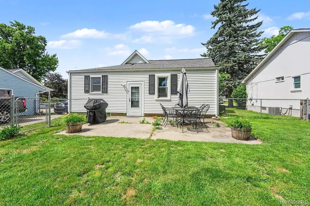 8215 Clinton River Road Sterling Heights City MI 48314