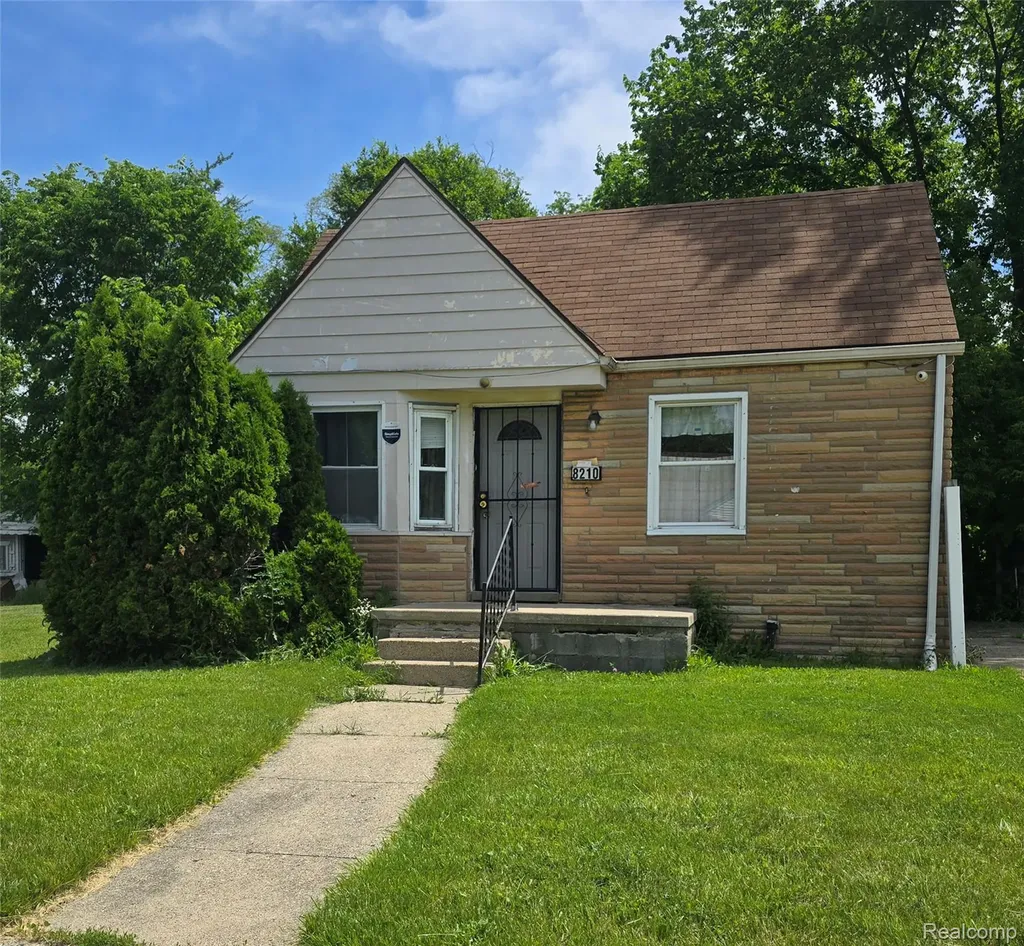 8210 Warwick Street Detroit City MI 48228