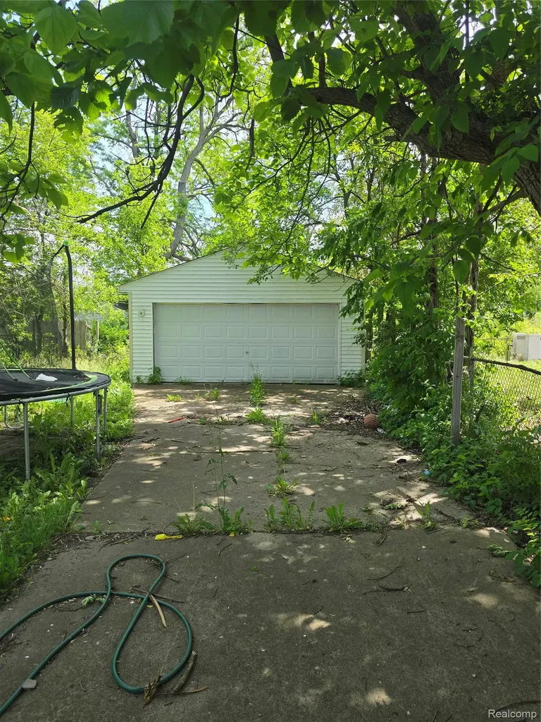 8210 Warwick Street Detroit City MI 48228