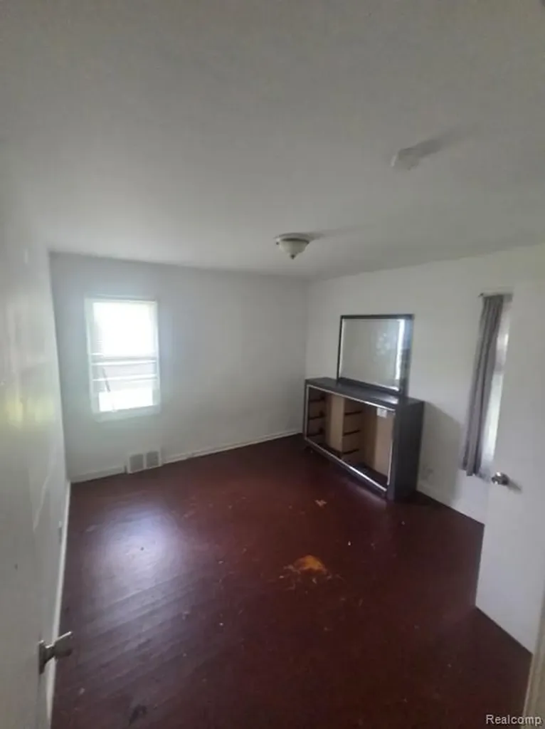 8210 Warwick Street Detroit City MI 48228
