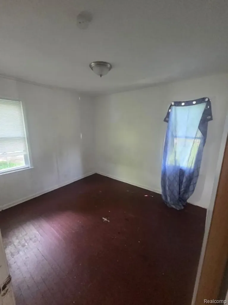 8210 Warwick Street Detroit City MI 48228