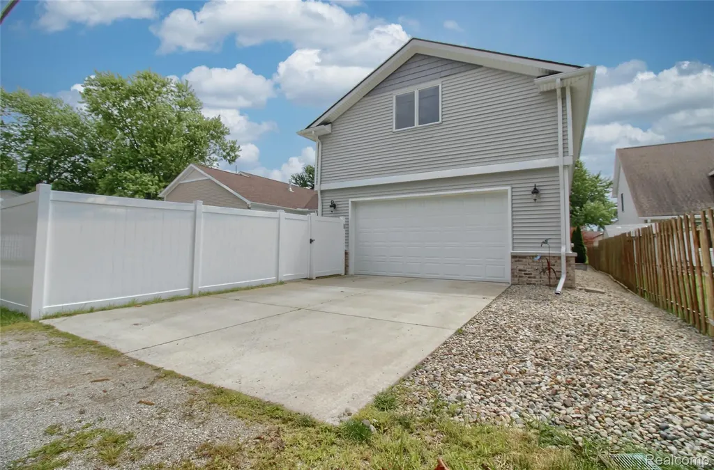 526 Plum Street Wyandotte City MI 48192