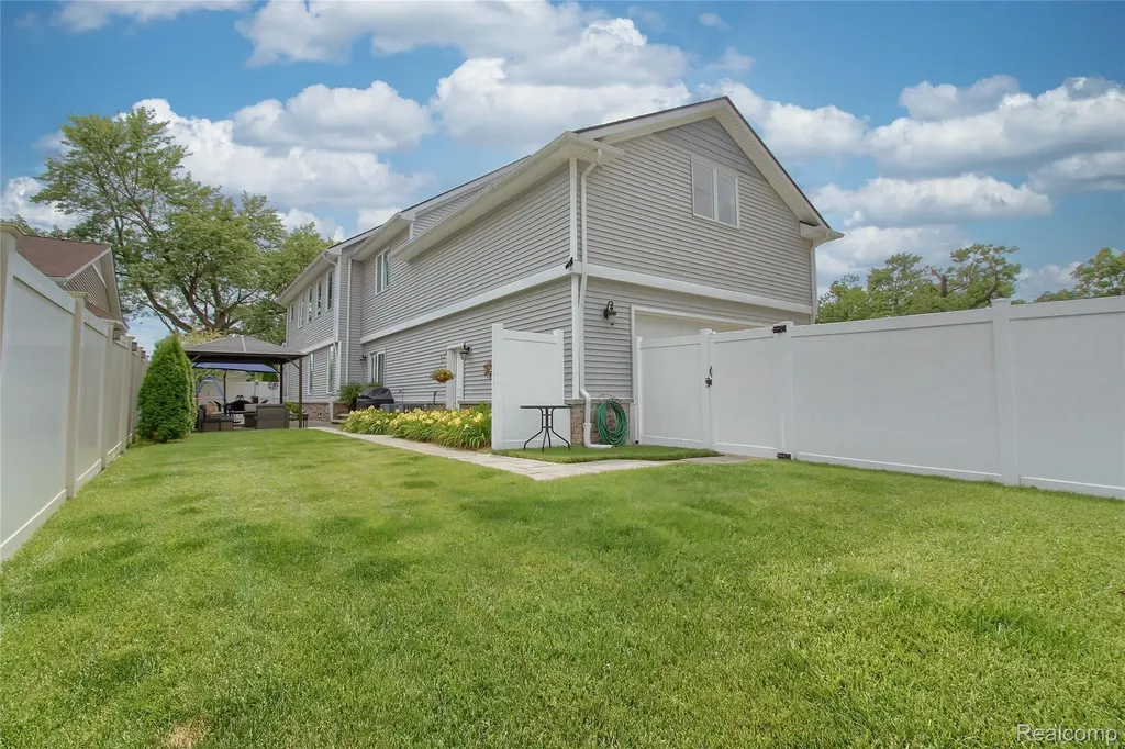 526 Plum Street Wyandotte City MI 48192
