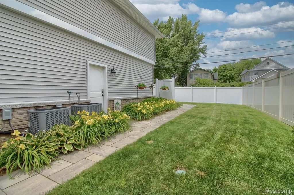 526 Plum Street Wyandotte City MI 48192