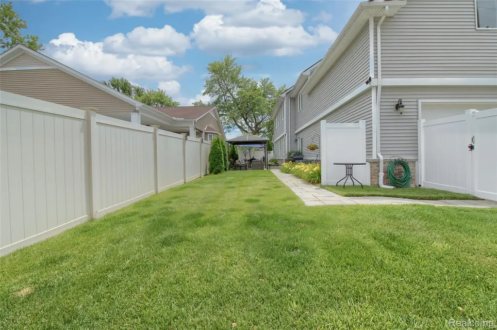526 Plum Street Wyandotte City MI 48192