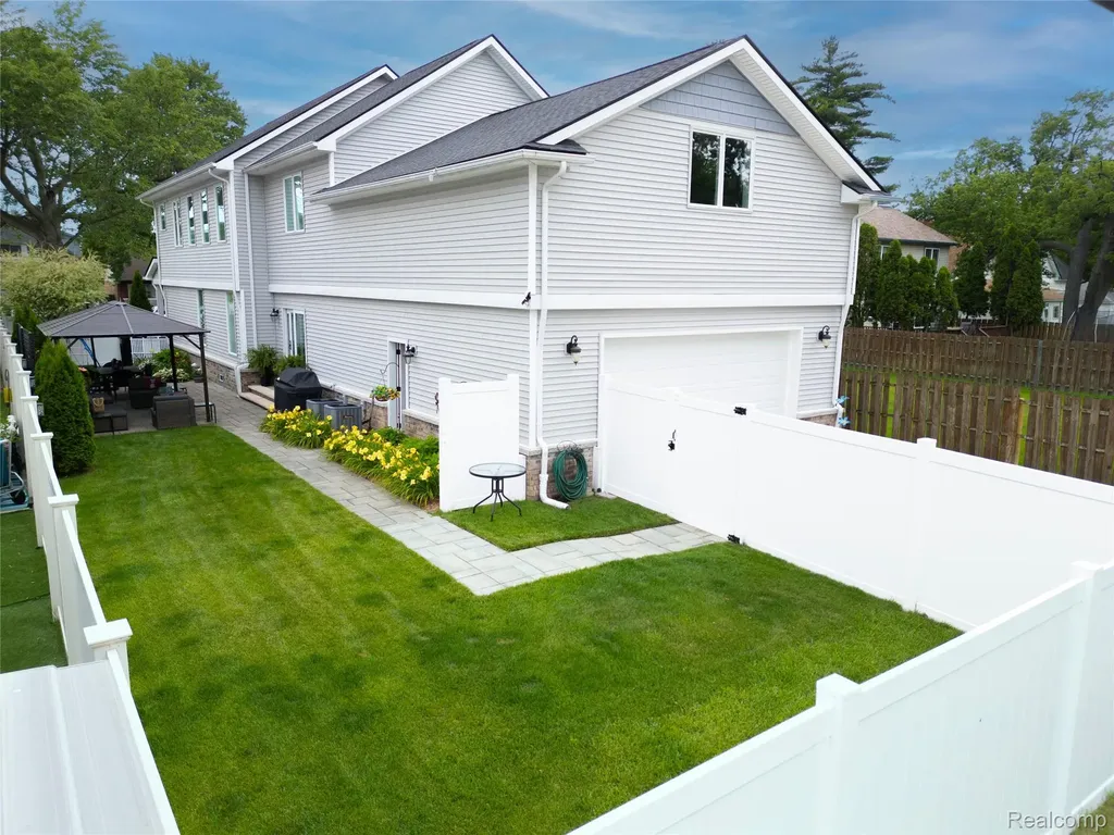 526 Plum Street Wyandotte City MI 48192
