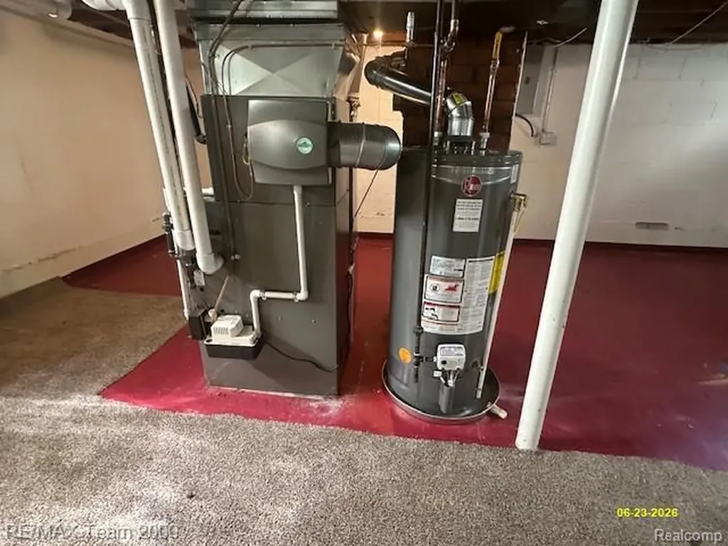 579 E Baker Avenue Clawson City MI 48017