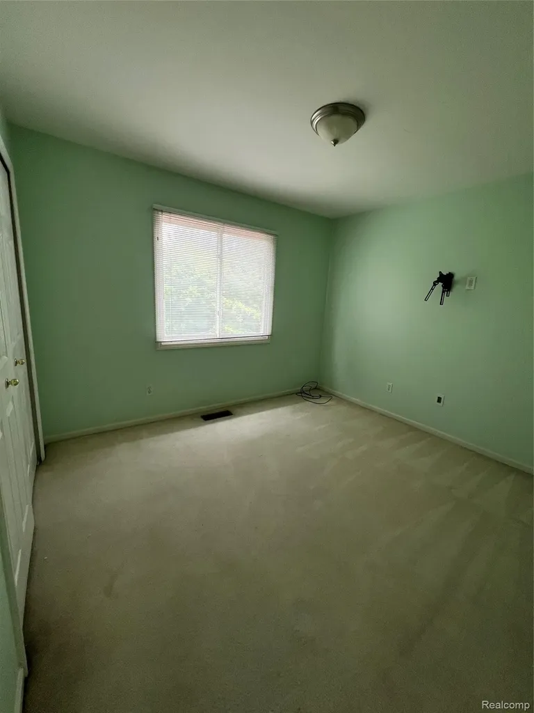 45475 Irvine Drive Novi City MI 48374