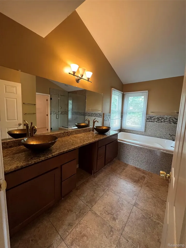 45475 Irvine Drive Novi City MI 48374