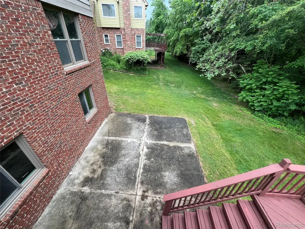 45475 Irvine Drive Novi City MI 48374