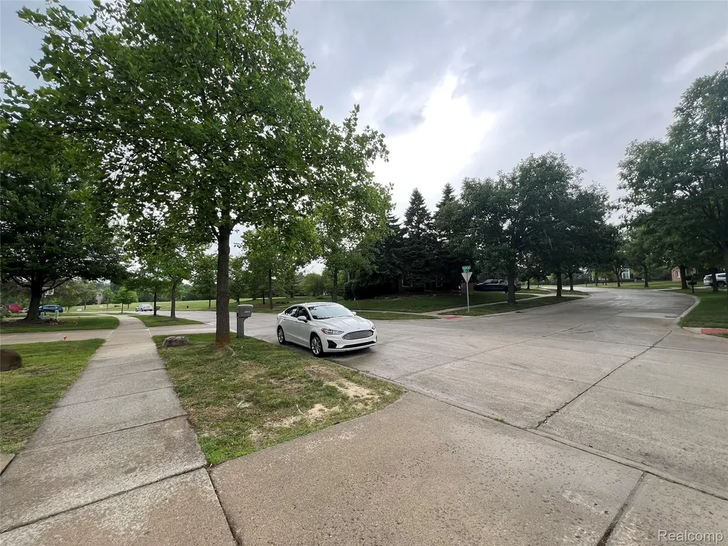 45475 Irvine Drive Novi City MI 48374