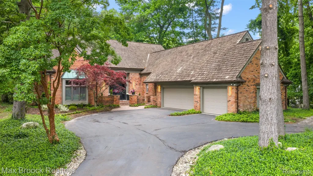 3546 Bloomfield Club Drive Bloomfield Charter Township MI 48301