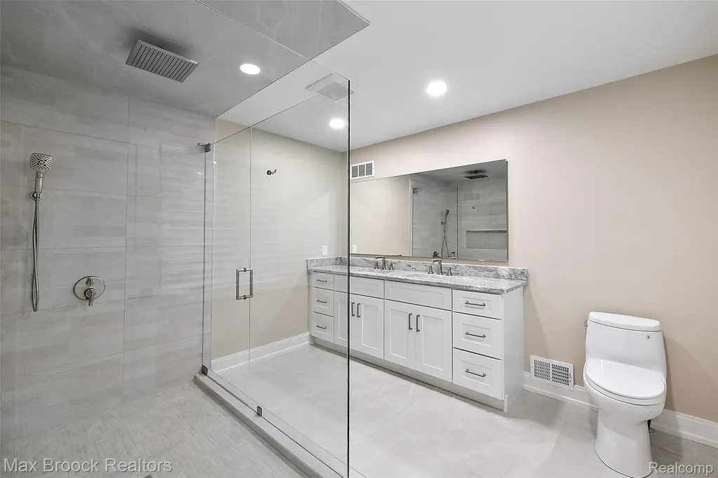 3546 Bloomfield Club Drive Bloomfield Charter Township MI 48301