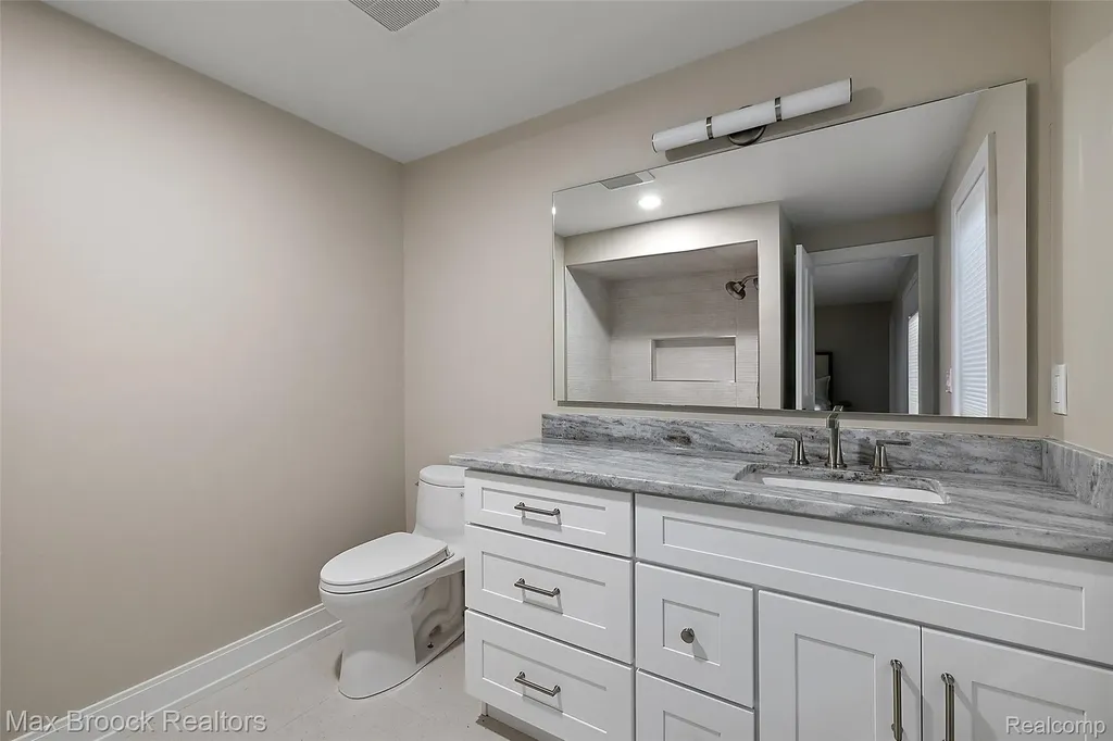 3546 Bloomfield Club Drive Bloomfield Charter Township MI 48301