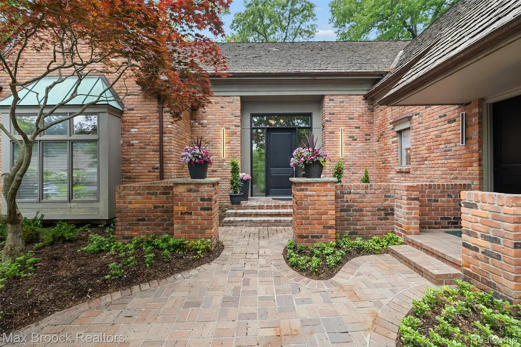 3546 Bloomfield Club Drive Bloomfield Charter Township MI 48301