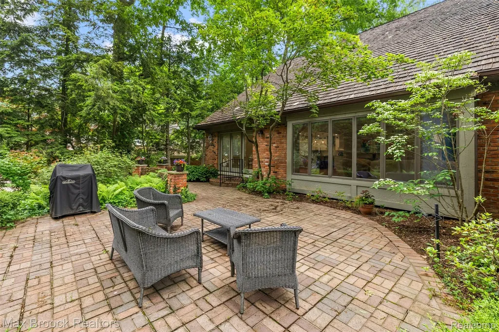 3546 Bloomfield Club Drive Bloomfield Charter Township MI 48301