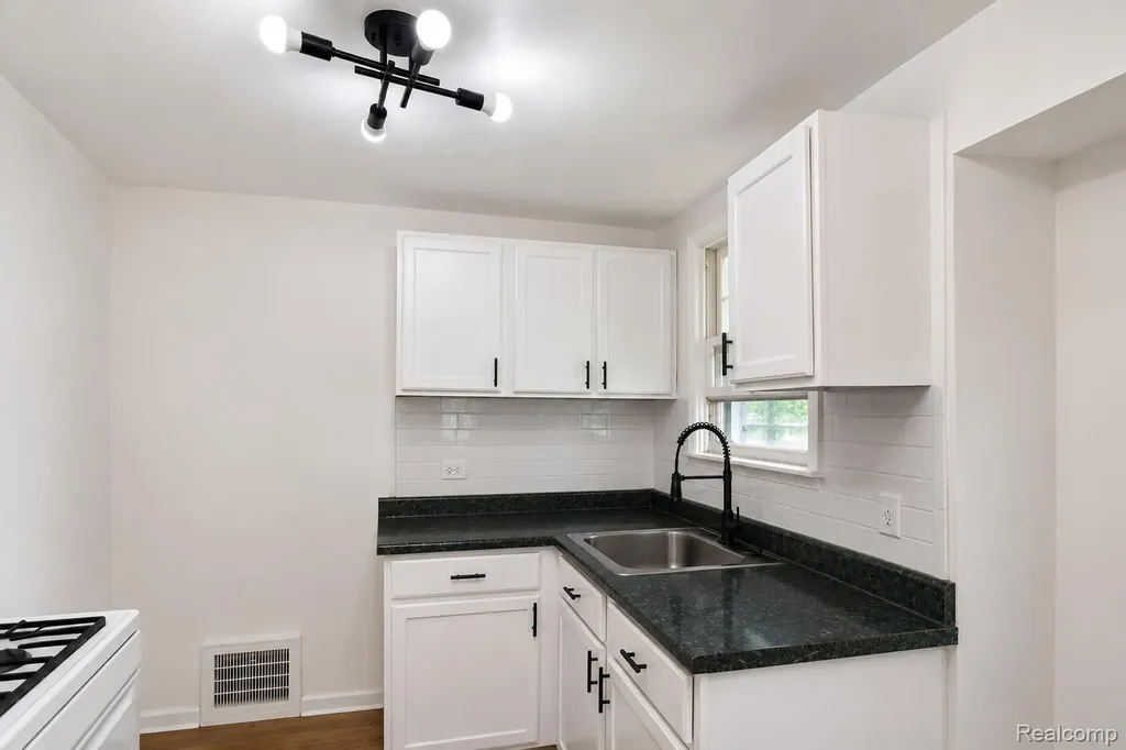 12087 Heyden Street Detroit City MI 48228