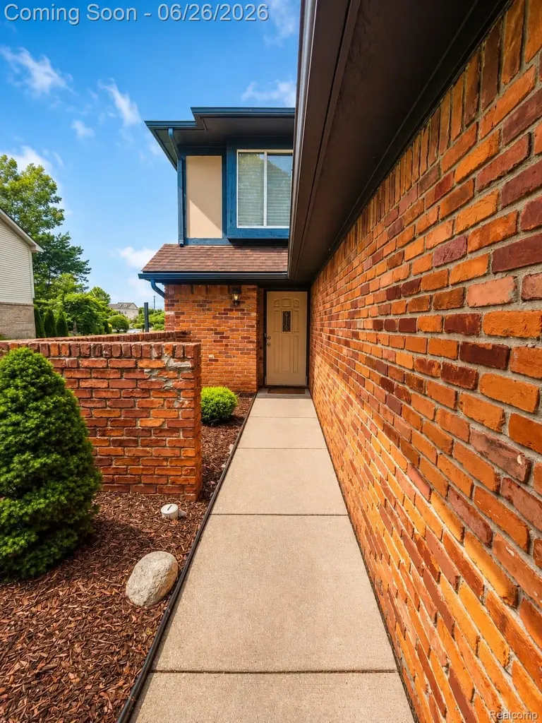 5858-5860 Niles Drive Troy City MI 48098