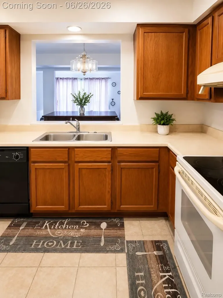 5858-5860 Niles Drive Troy City MI 48098