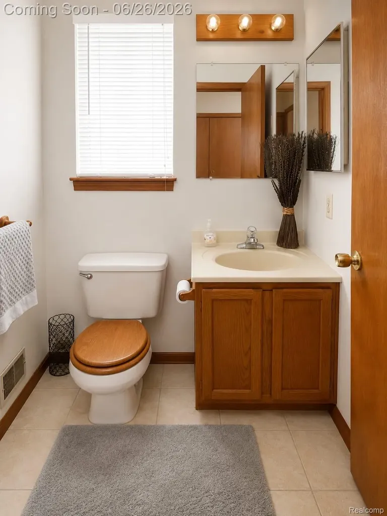 5858-5860 Niles Drive Troy City MI 48098