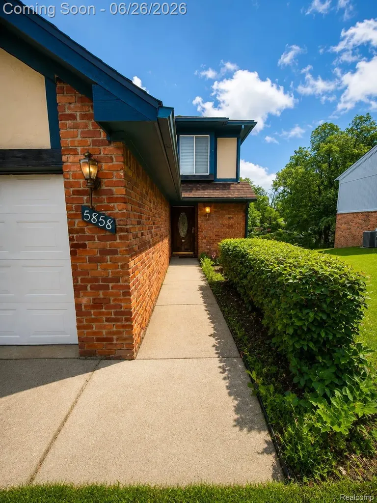 5858-5860 Niles Drive Troy City MI 48098