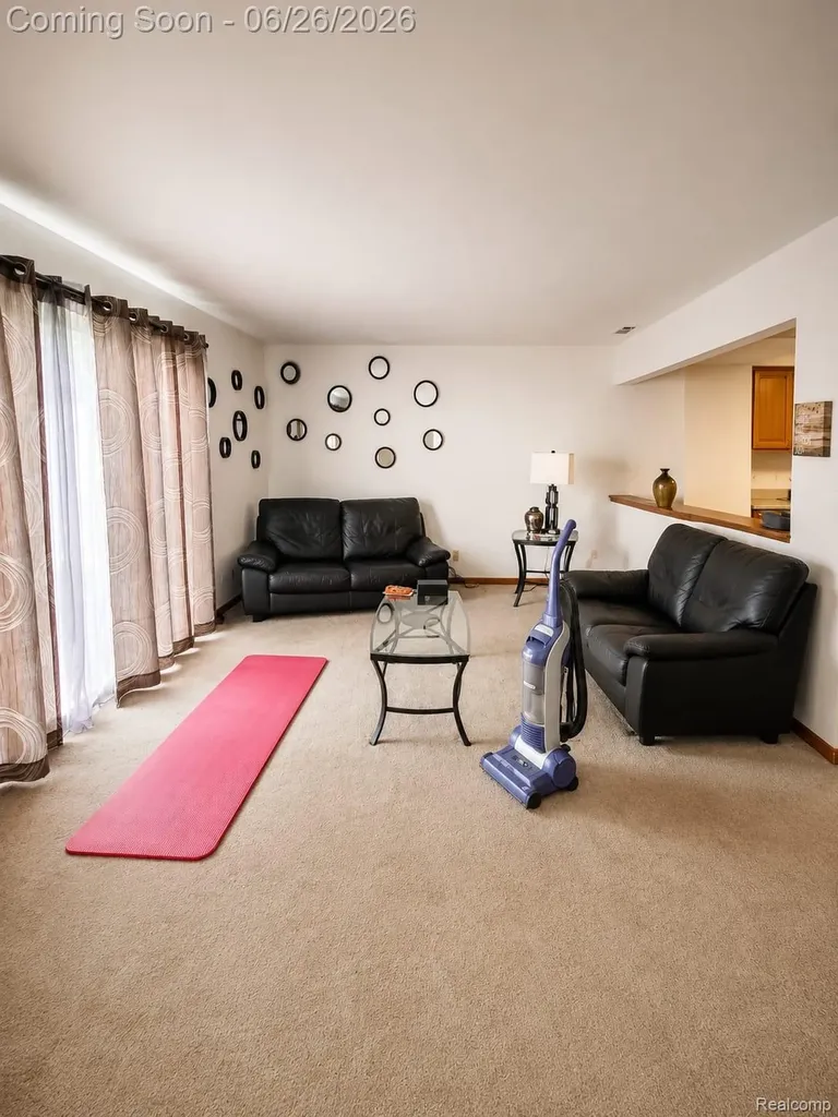 5858-5860 Niles Drive Troy City MI 48098