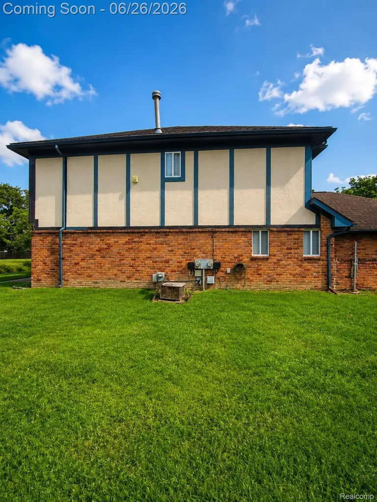 5858-5860 Niles Drive Troy City MI 48098