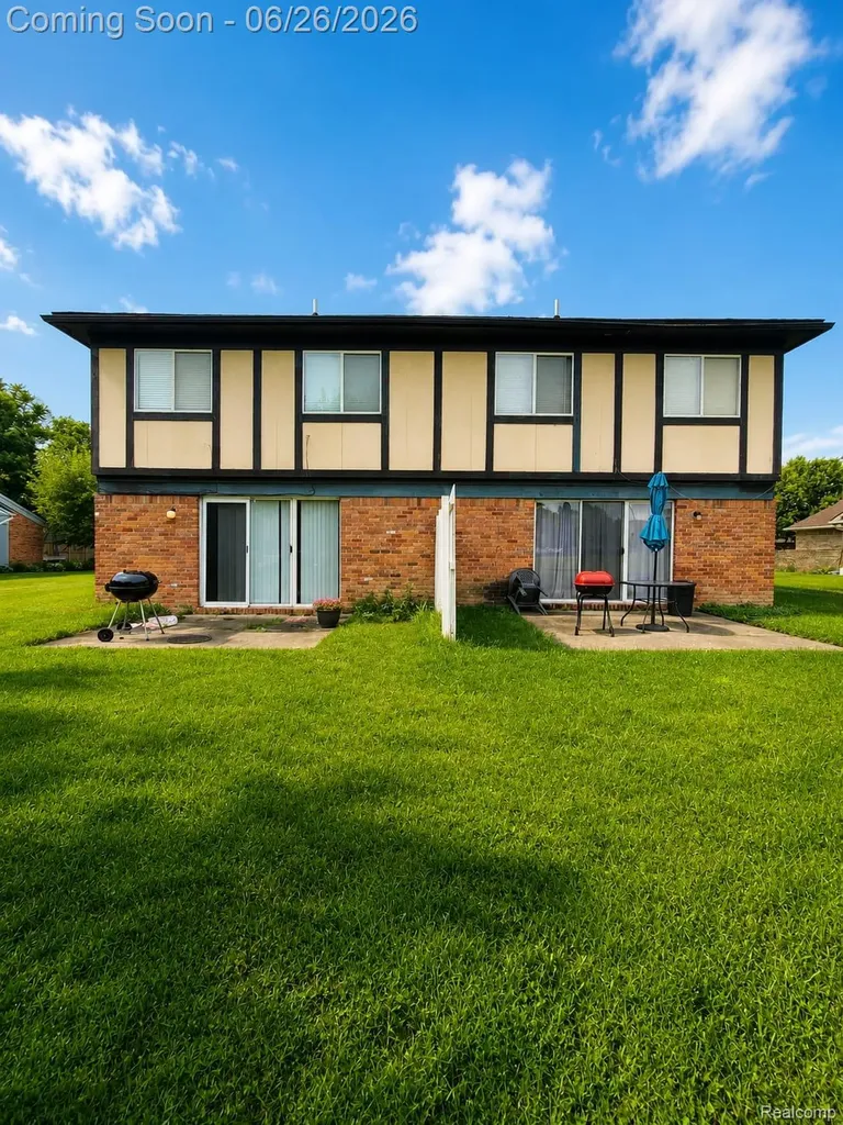 5858-5860 Niles Drive Troy City MI 48098
