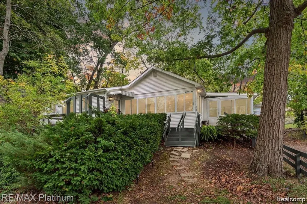 5630 Glen Echo Drive Genoa Township MI 48843