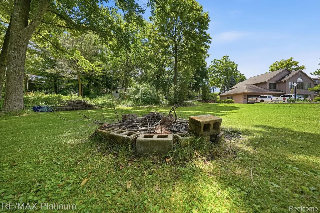 5630 Glen Echo Drive Genoa Township MI 48843