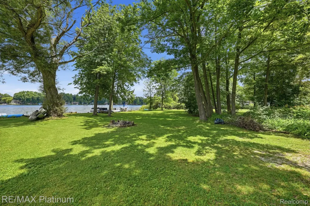 5630 Glen Echo Drive Genoa Township MI 48843