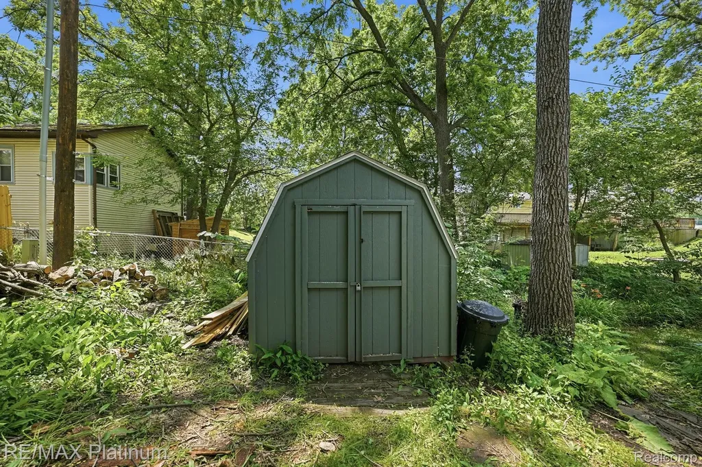 5630 Glen Echo Drive Genoa Township MI 48843