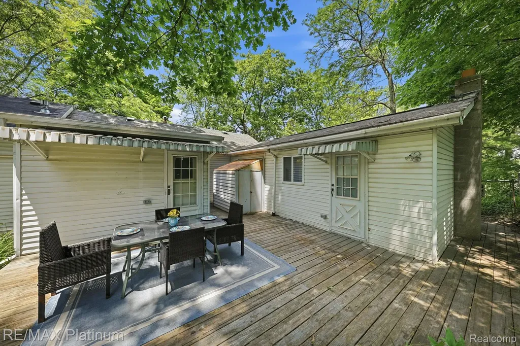 5630 Glen Echo Drive Genoa Township MI 48843