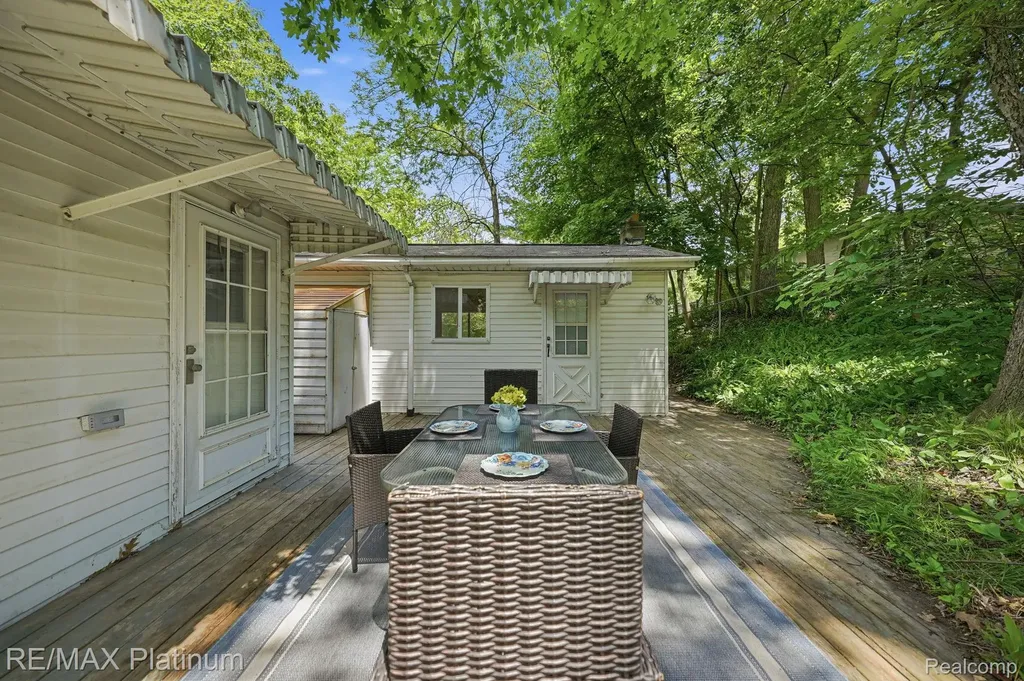 5630 Glen Echo Drive Genoa Township MI 48843