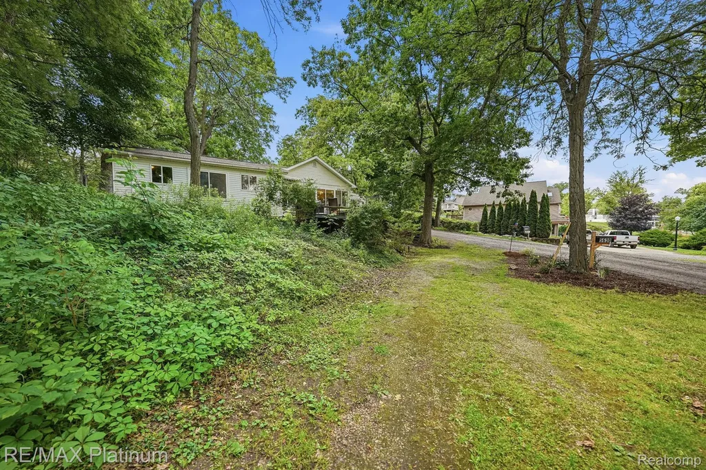 5630 Glen Echo Drive Genoa Township MI 48843