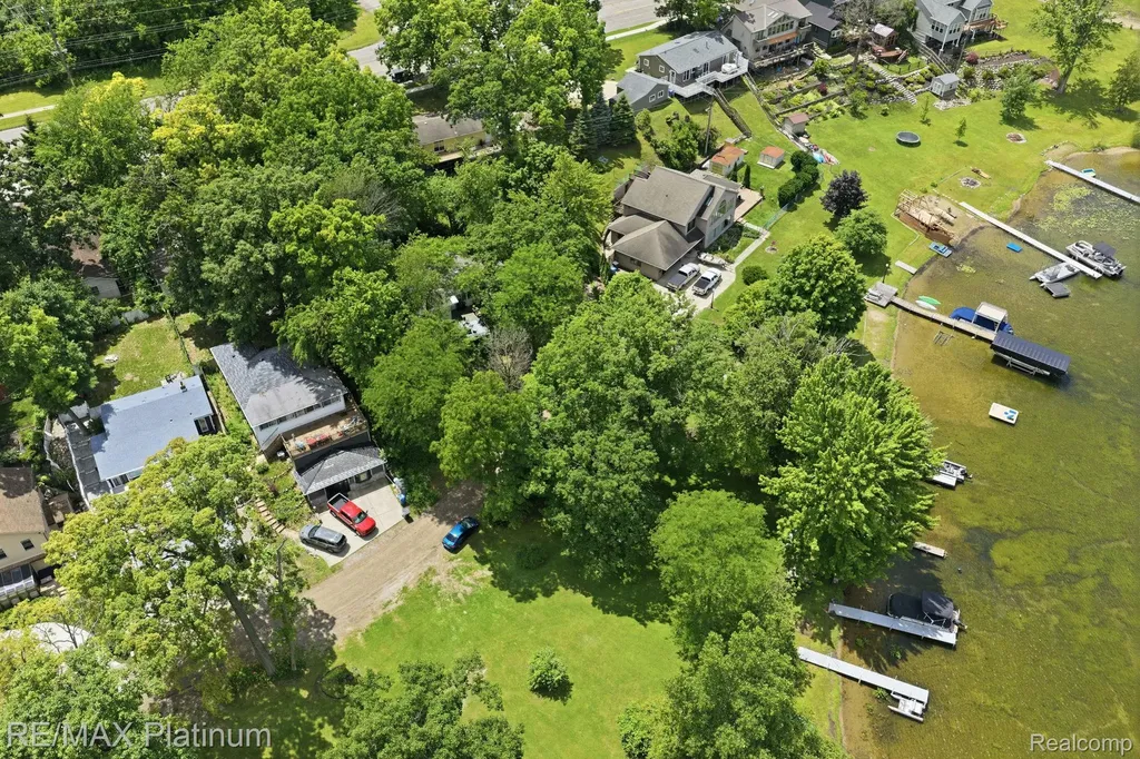 5630 Glen Echo Drive Genoa Township MI 48843