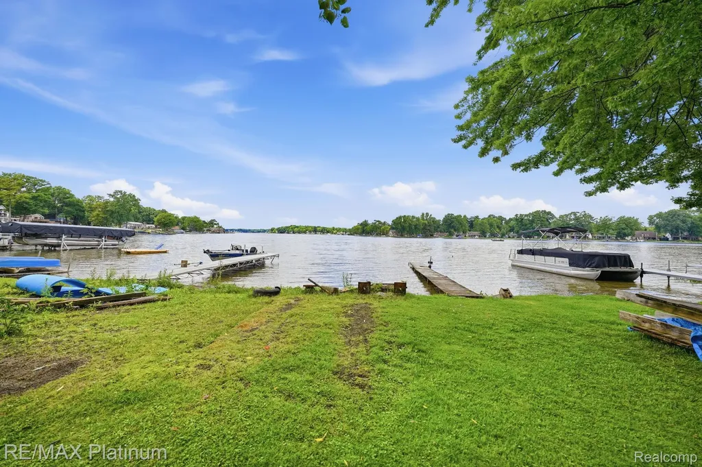 5630 Glen Echo Drive Genoa Township MI 48843