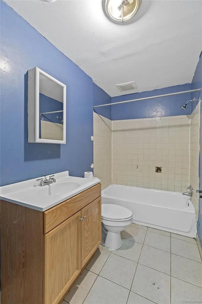 9274 Chamberlain Street Romulus City MI 48174