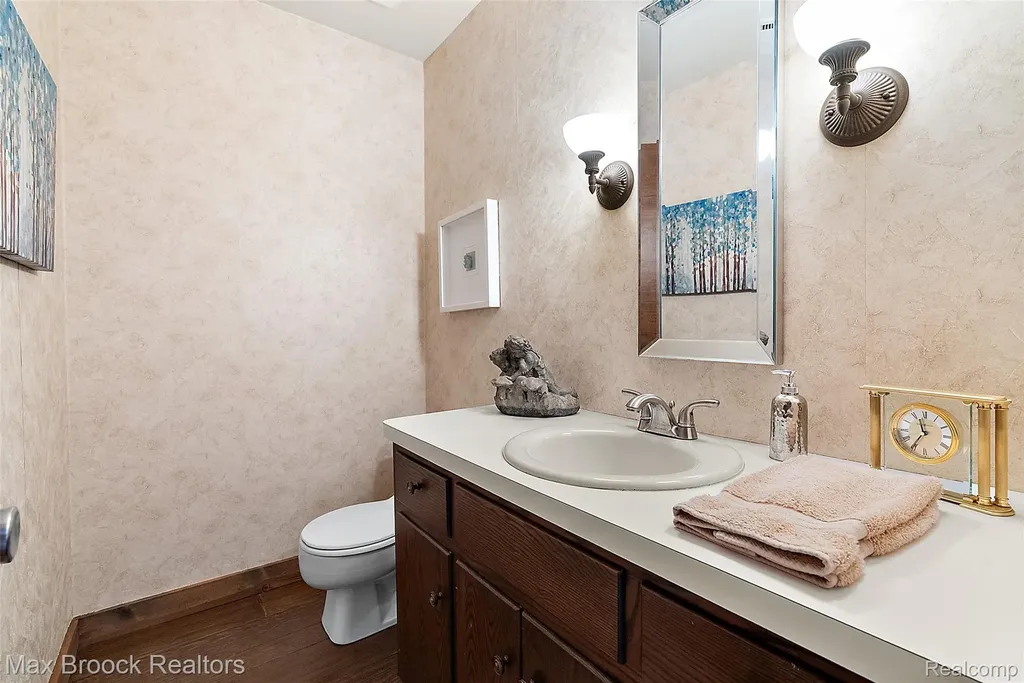 1954 Pine Ridge Court Bloomfield Charter Township MI 48302