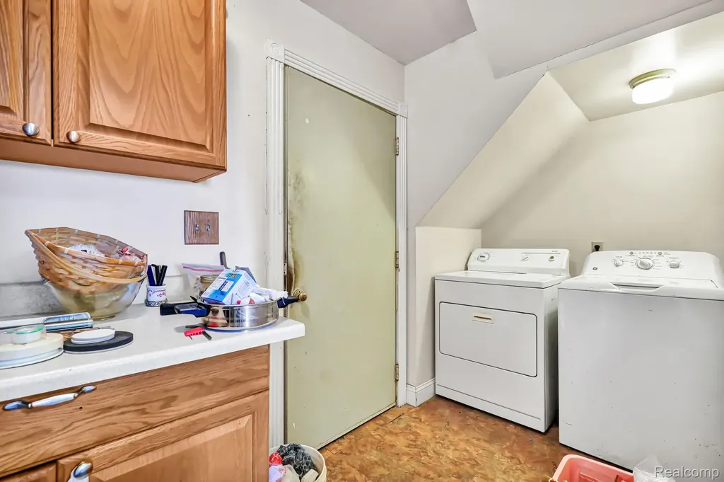 105 N Scougle Street Durand City MI 48429