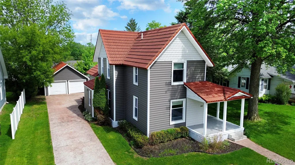404 N Adelaide Street Fenton City MI 48430