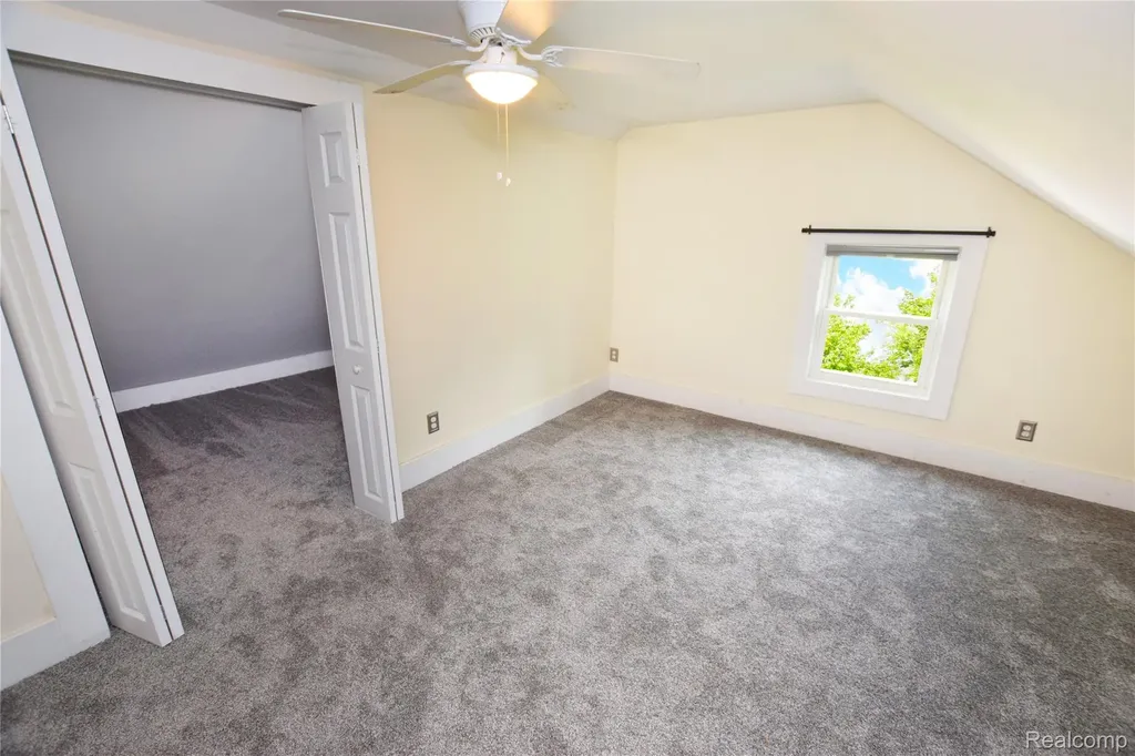 404 N Adelaide Street Fenton City MI 48430
