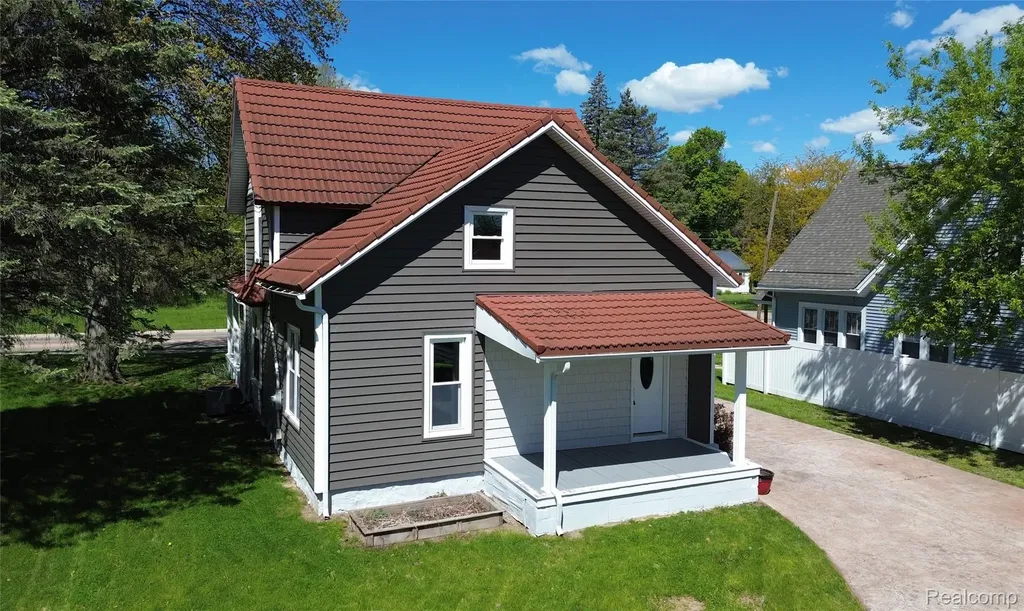 404 N Adelaide Street Fenton City MI 48430