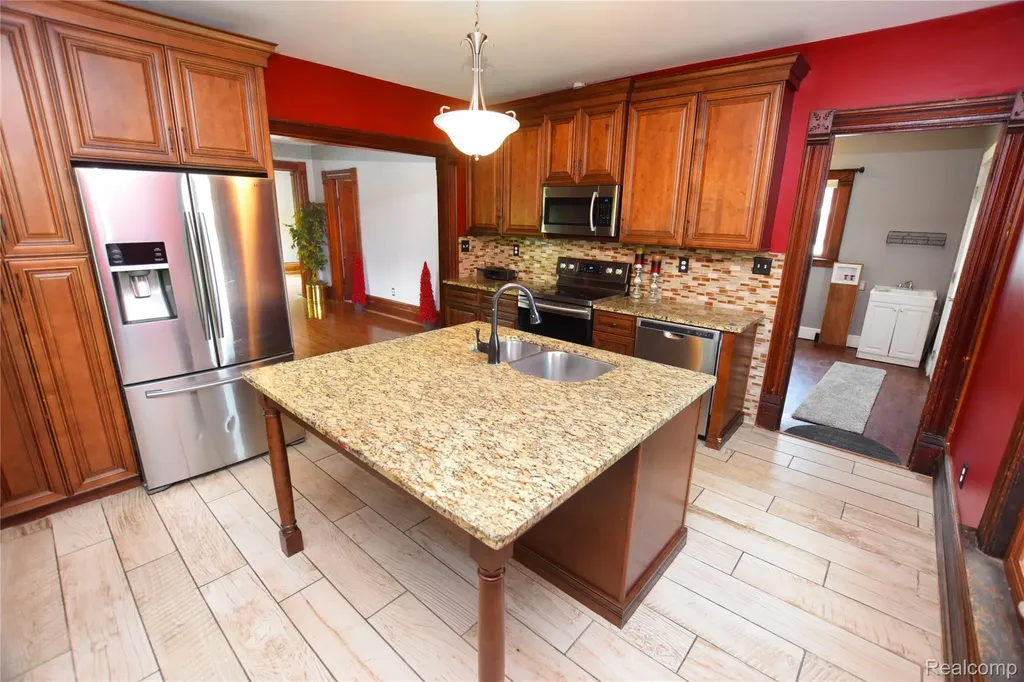 404 N Adelaide Street Fenton City MI 48430