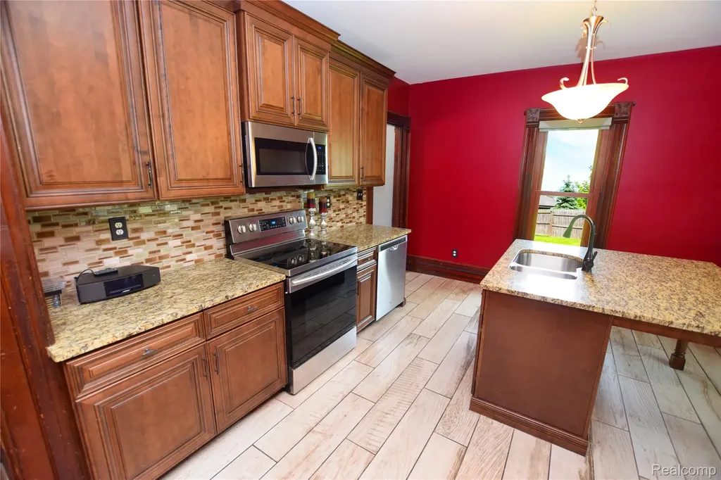 404 N Adelaide Street Fenton City MI 48430